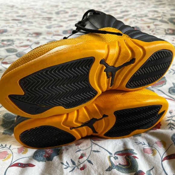 Nike Jordan Retro 12 University Gold basketball shoes - Picture 10 of 12